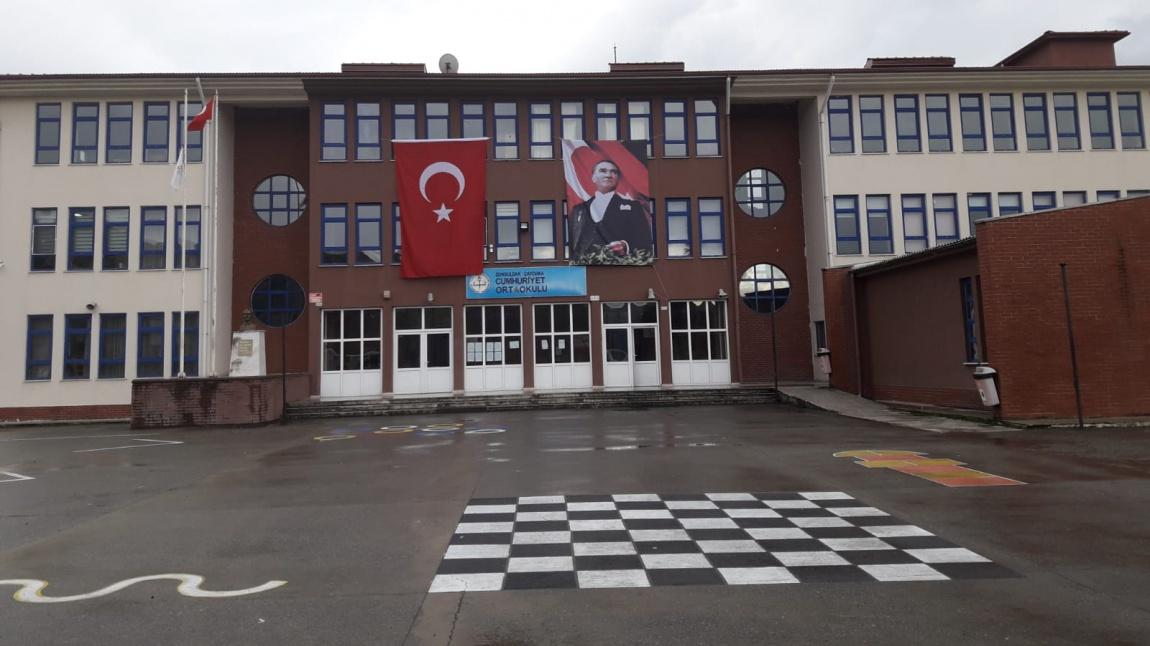 Cumhuriyet Ortaokulu Fotoğrafı